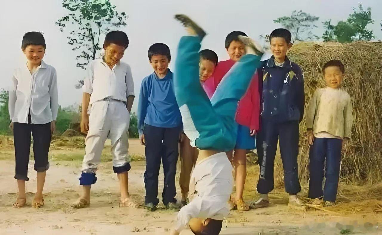 只要你不操心孩子，他将来绝对有出息。你越操心，你越想为他铺平所有路，他越学不会自