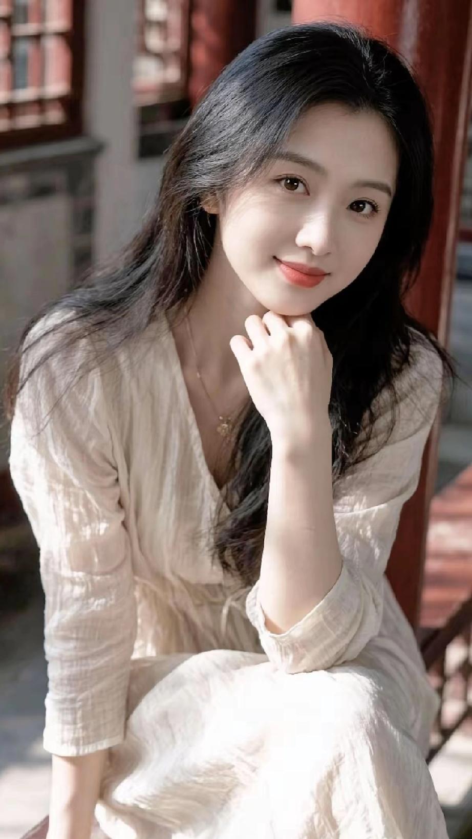 我们总仰望别人的光芒，羡慕他人的成就，却忽略了自己独有的闪光点。
 
欣赏自己，