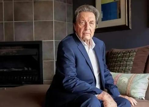 马斯克老爹狂甩阴谋论：爱泼斯坦“活得好好的”，他的尸体“被调包了”。
 
本以为