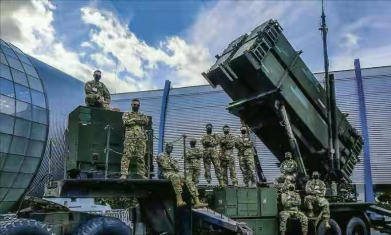 萨德拦截率跌破40%，不是技术不行，美军藏着底牌，不敢全开火力！因为怕核心技术被