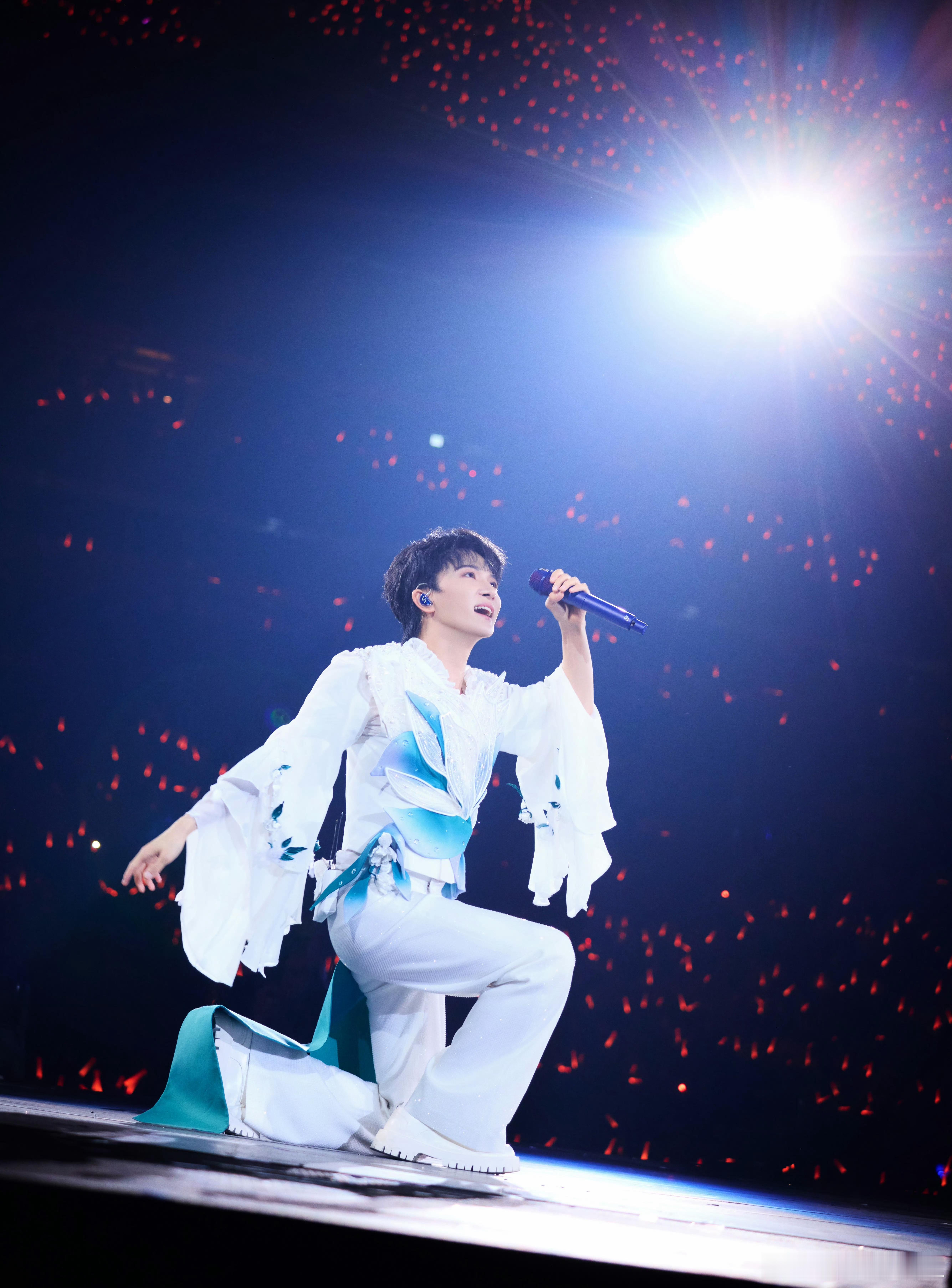 周深  周深电影四渡主题曲 周深2026深深的巡回演唱会﻿ ﻿ 6.20夜夜青山