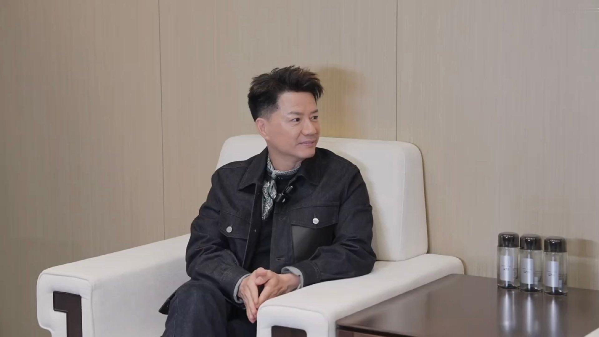 段奕宏盛赞神行者8有底气 发布会现场，段奕宏聊起探索与出发，身上那股沉稳劲儿格外