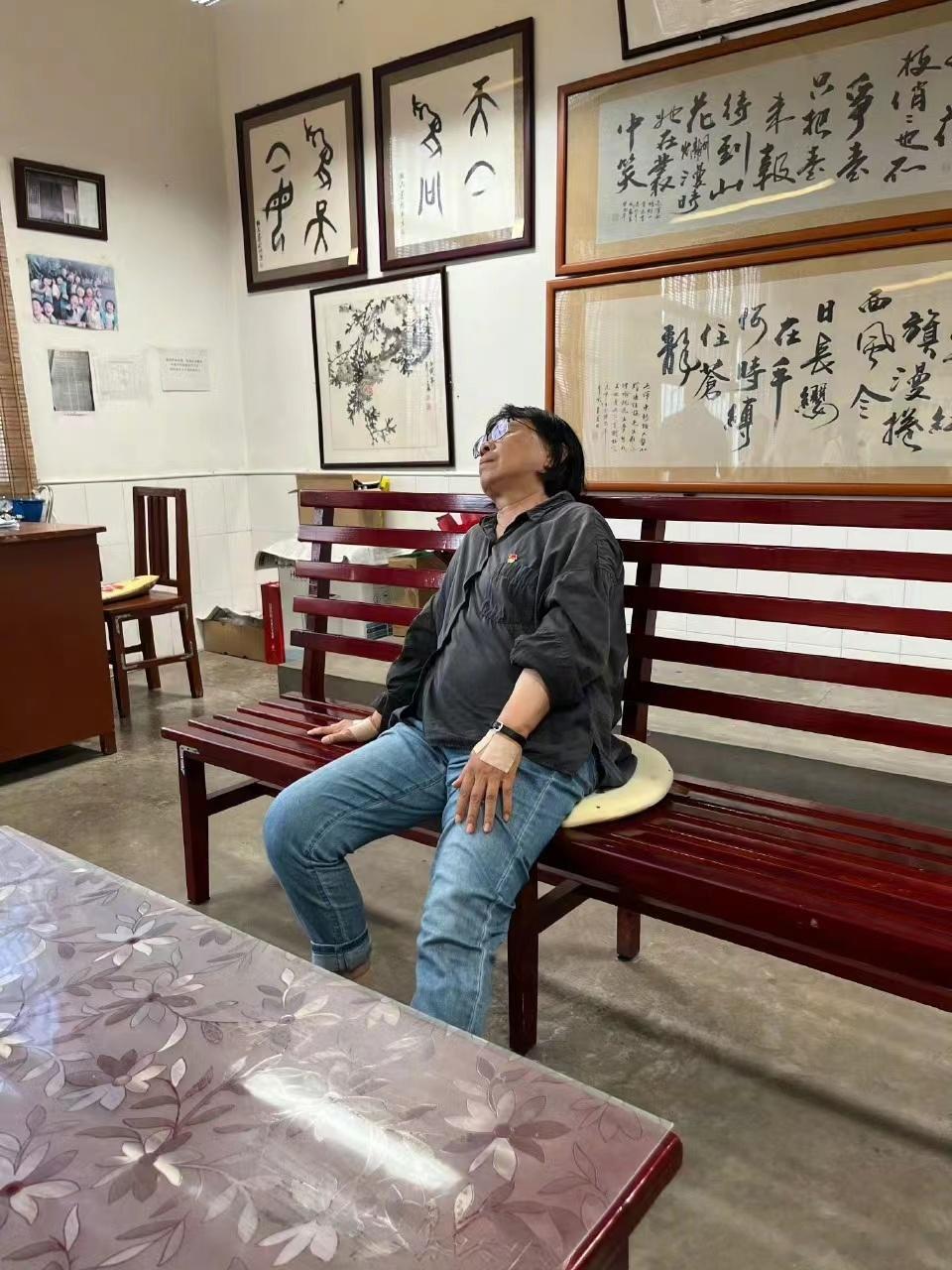 #张桂梅患带状疱疹仍坚持陪考#带状疱疹病毒，其痛如刀割，侵扰三叉神经，让人夜不能
