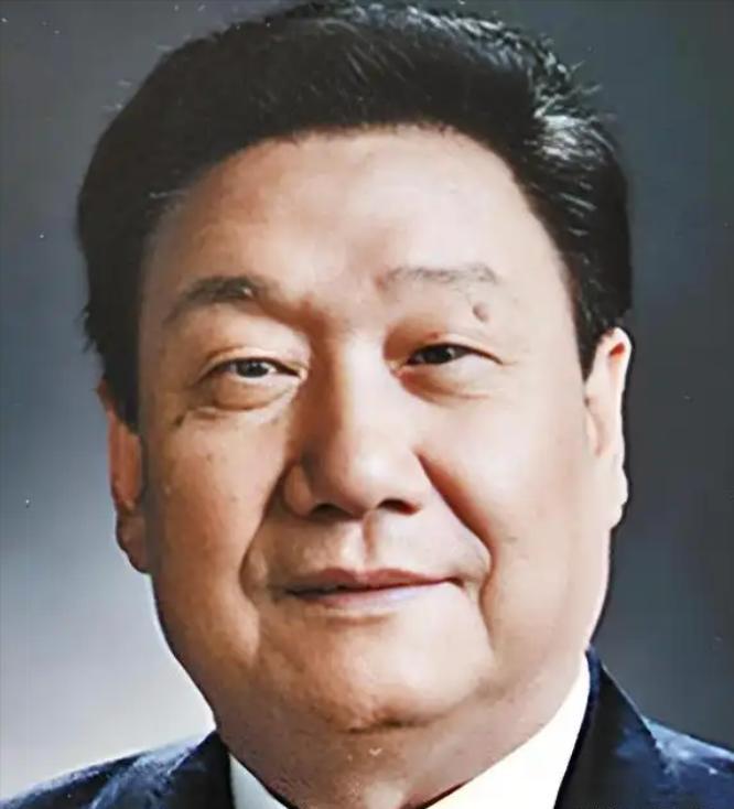 他56岁任河南省省长，62岁任河南省委书记，64岁调任中央，离世后无数河南，山东