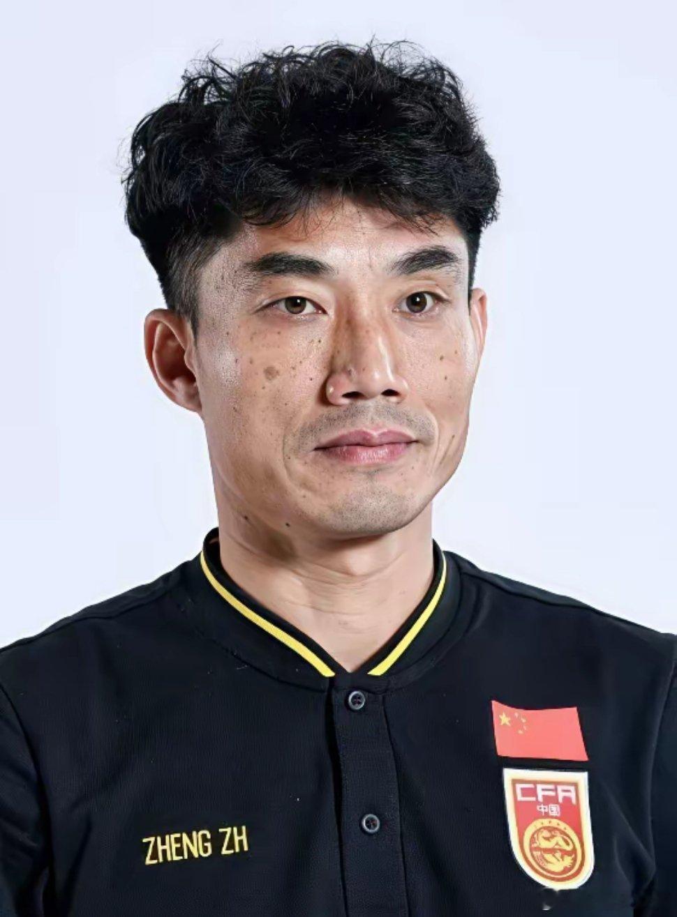 国足代理主帅即将官宣！郑智陈涛2选1？​据媒体消息，国足代理主帅即将浮出水面，到