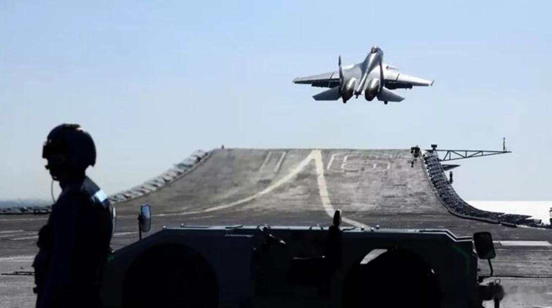 歼-35或已上舰测试，辽宁舰迈入隐身时代当前，辽宁舰已完成40天远海实战化训练返