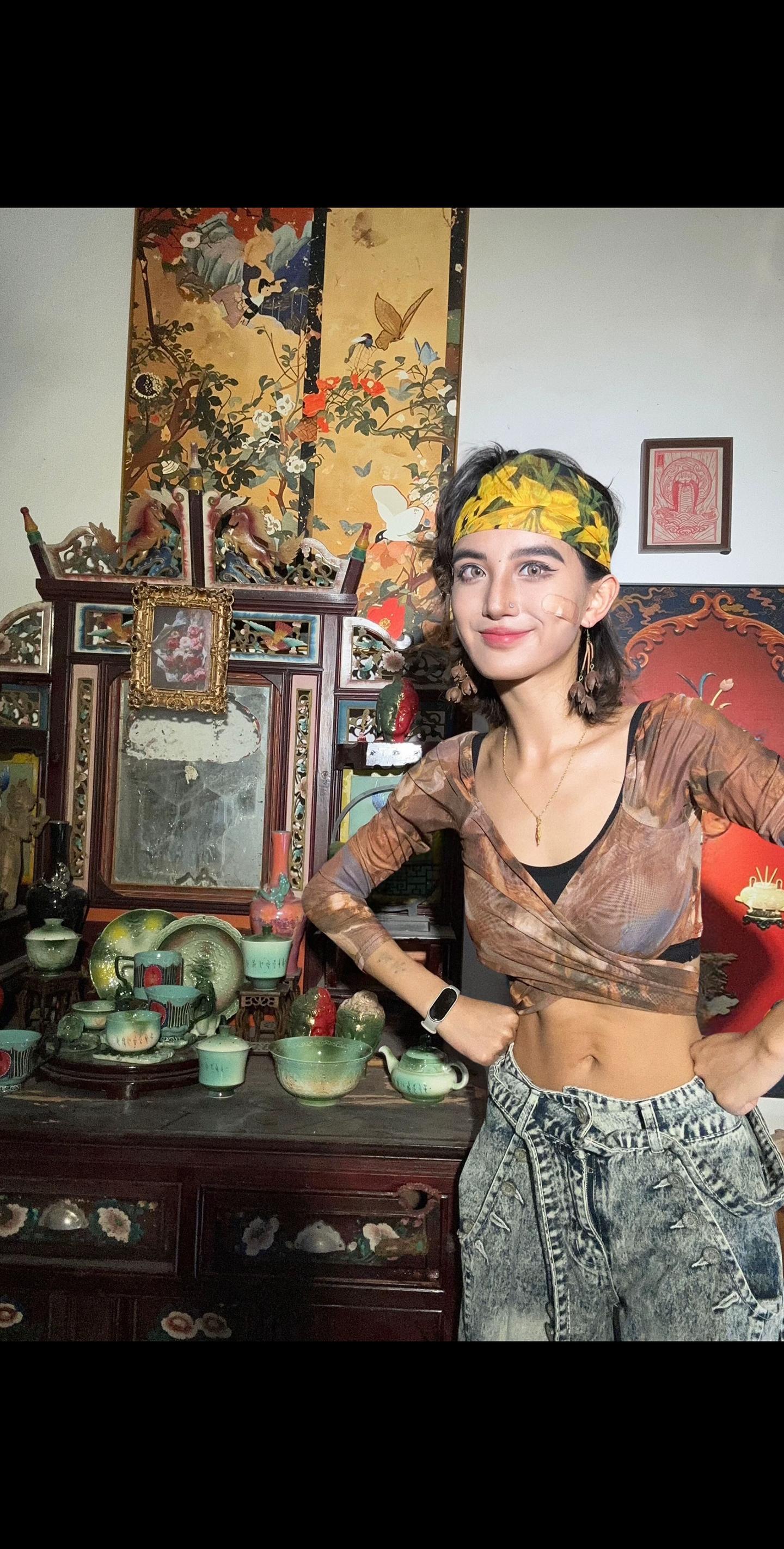 把古宅作工作室。搬新工作室后陆陆续续结缘了各种老家具和老物件，期间也不...