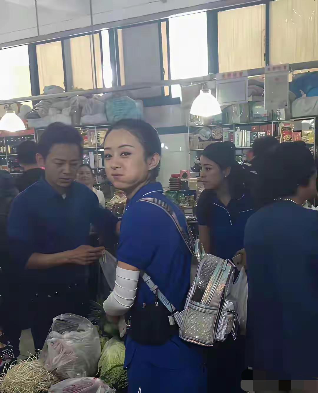 年轻时候的赵丽颖还是挺美的，五官端正