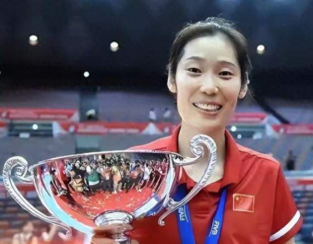 五字评论引爆全网！朱婷态度大变，撕开女排无奈现状