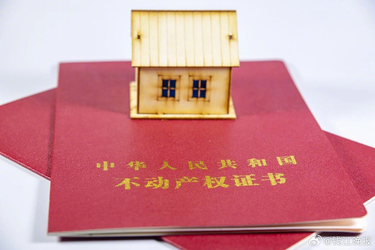 【#女子问亲戚买了套安置房10年没过户#，房价从56万元涨到100多万元！女子苦