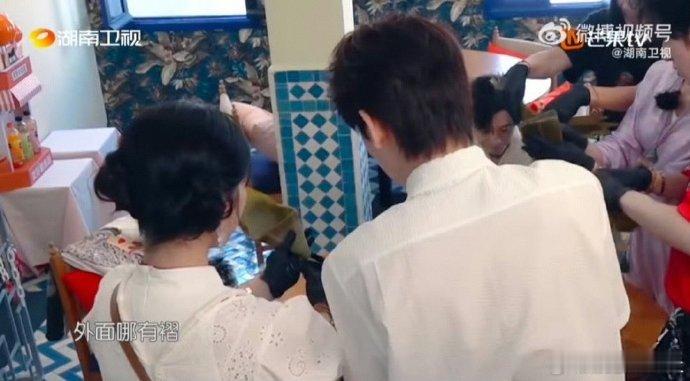 翟潇闻你说你惹沈月干嘛中餐厅 翟潇闻教沈月包粽子时一句“教不了”，愣是把月月的好