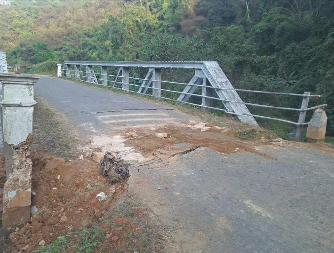 缅媒报道，掸邦北部皎梅和Mong Ngawt分镇之间的南曼桥遭爆破，货车无法通行