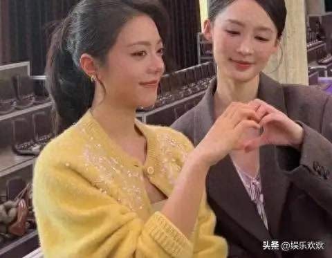 李沁赵今麦三连比心：热搜嗑姐妹情，我看两种活法