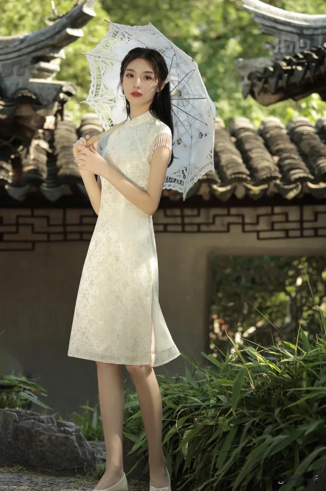 古典美女摄影佳作赏析女孩子怎么穿搭既时尚又好看?