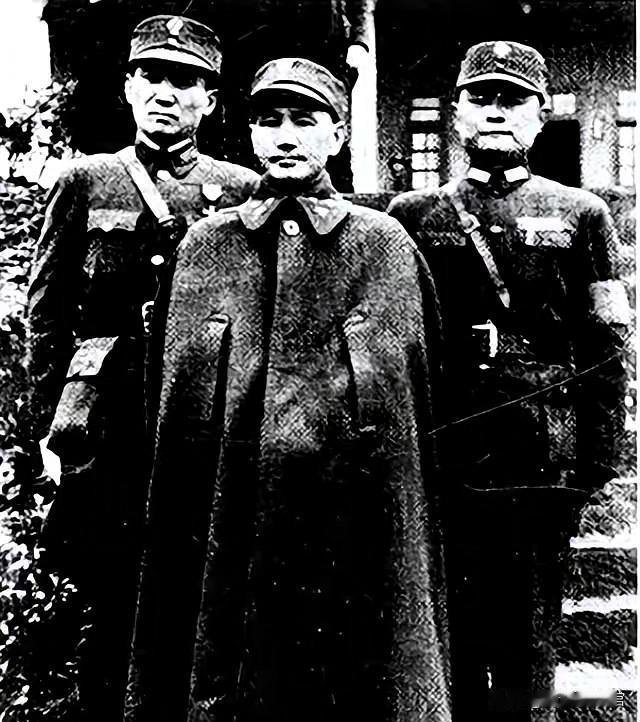 军委下特殊严令：活捉特务头子康泽，戴镣铐重兵专押，背后深意不简单
 
1948年