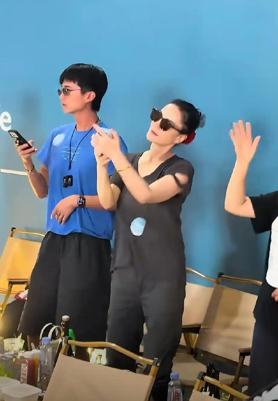 王菲这次恐怕真被好友Ryan坑惨了！ 
 
几段现场视频流出后，网友先替谢霆锋和