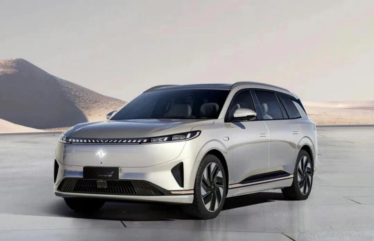 东风奕派eπ008上市，定位中大型SUV，起售价21.66万，限时价18.86万