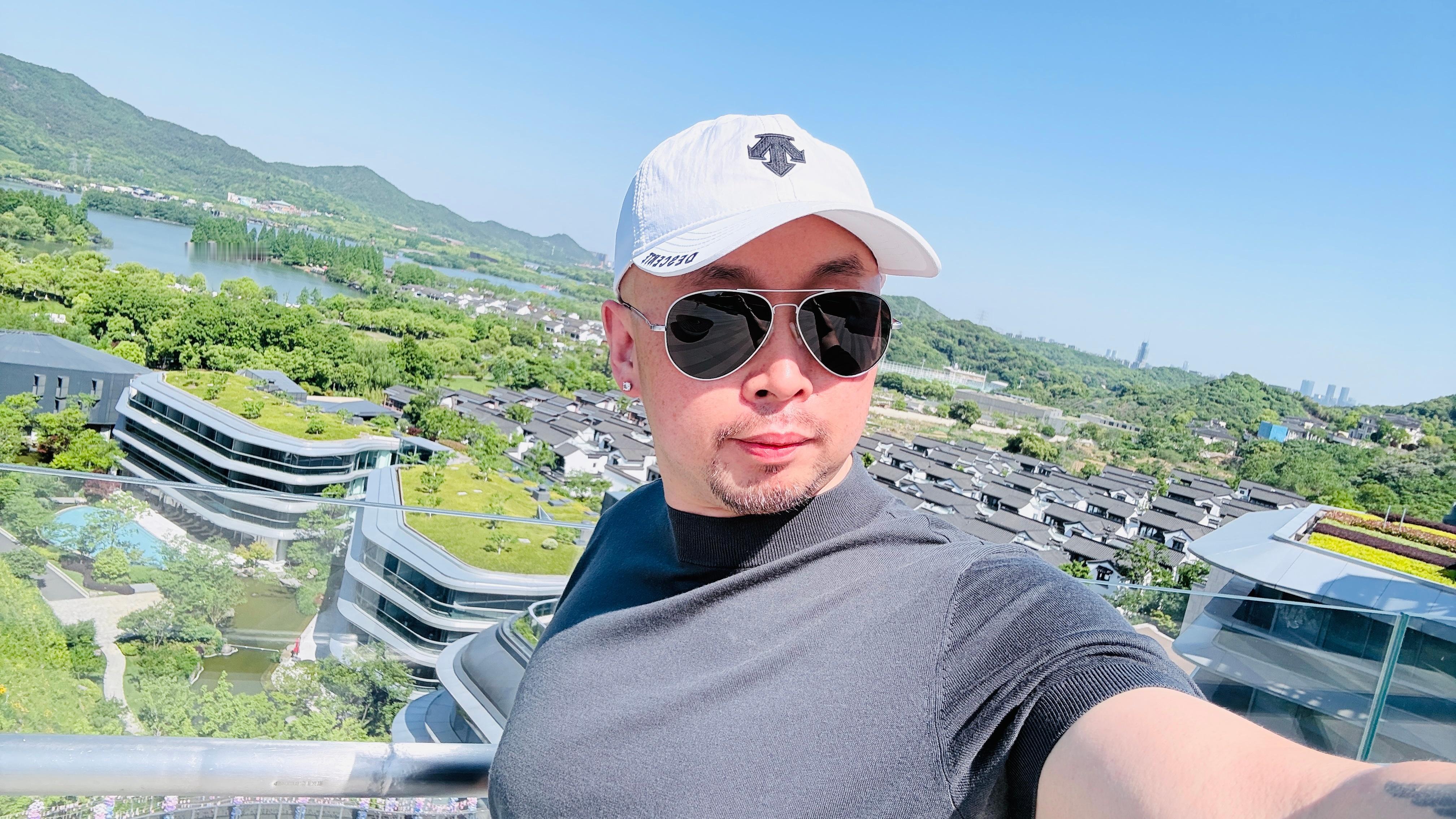 一些值得长期保持的交易习惯。其实就三件事。第一，别让自己失控。仓位、频率、情绪，