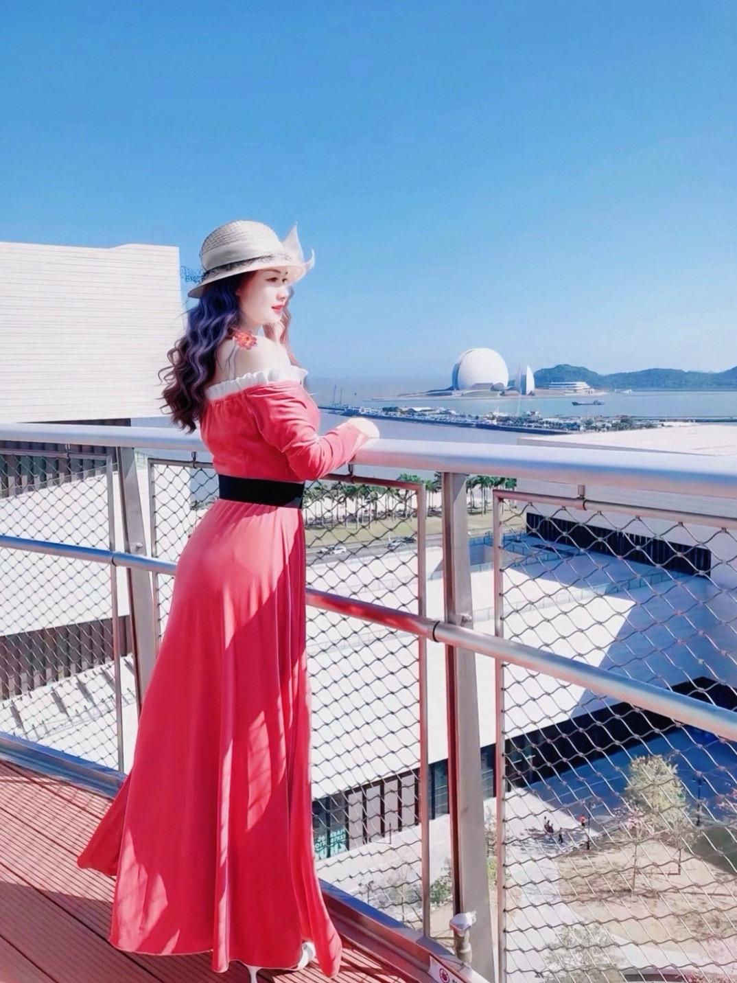 成年人的世界，懂得在恰当的时候转身，比盲目坚持更需要勇气。红色系 穿搭爱生活爱美