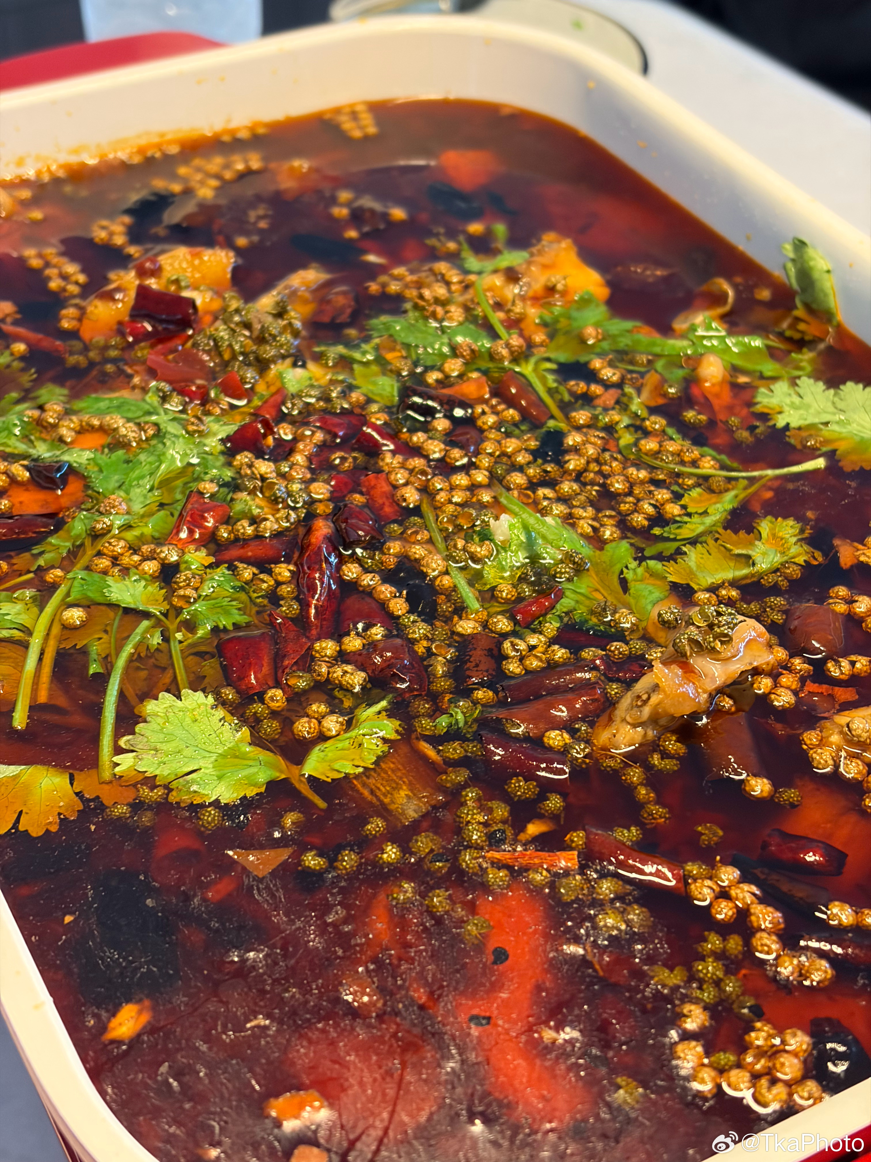 周末在家做的美蛙鱼头用的偏科生的底料味道不错 算下来在家做也确实便宜 