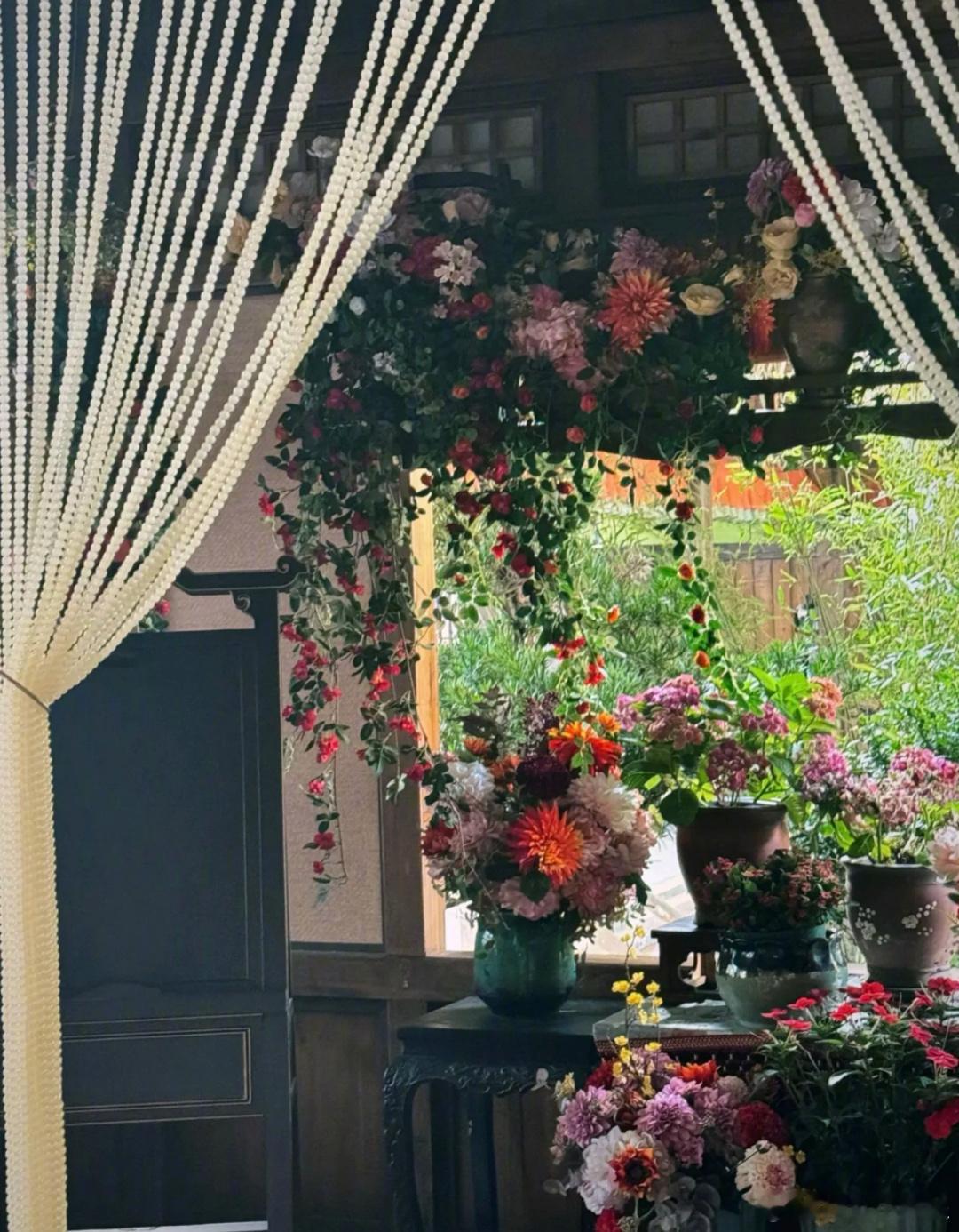 临江仙这些图，像电影《青蛇》里那种微醺感，挺好看的，实景感觉会很漂亮。 ​​​