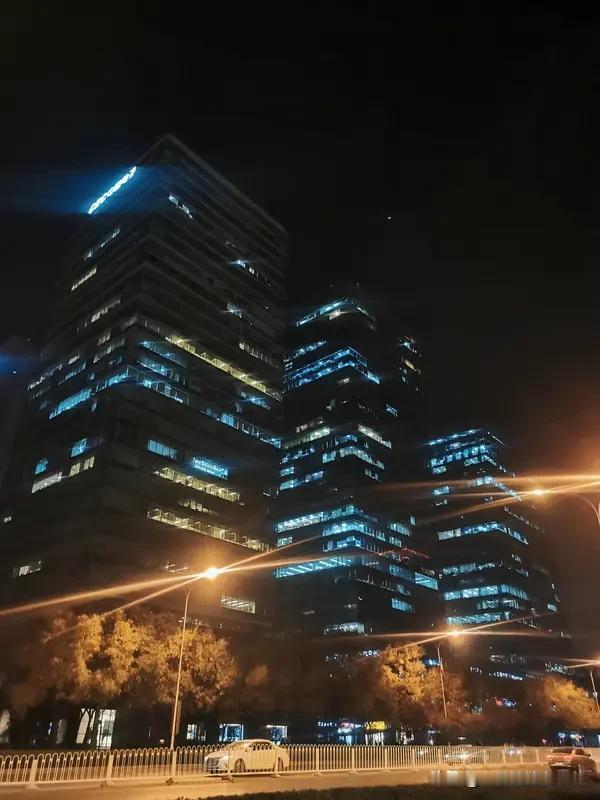 要是AI发展得好，未来学生的最大竞争力那可和现在大不一样。首先得有强大的创新思维