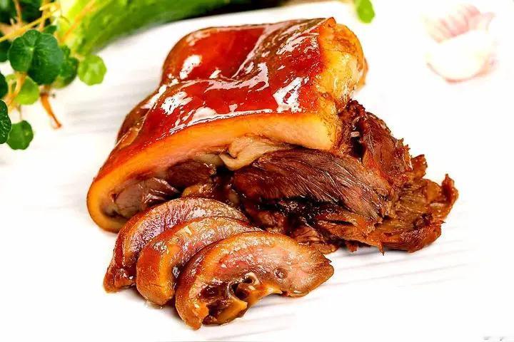 即墨区价格虚高的常见食品一个是猪头肉，再一个就是脂渣，特别是脂渣，严重价超所值，
