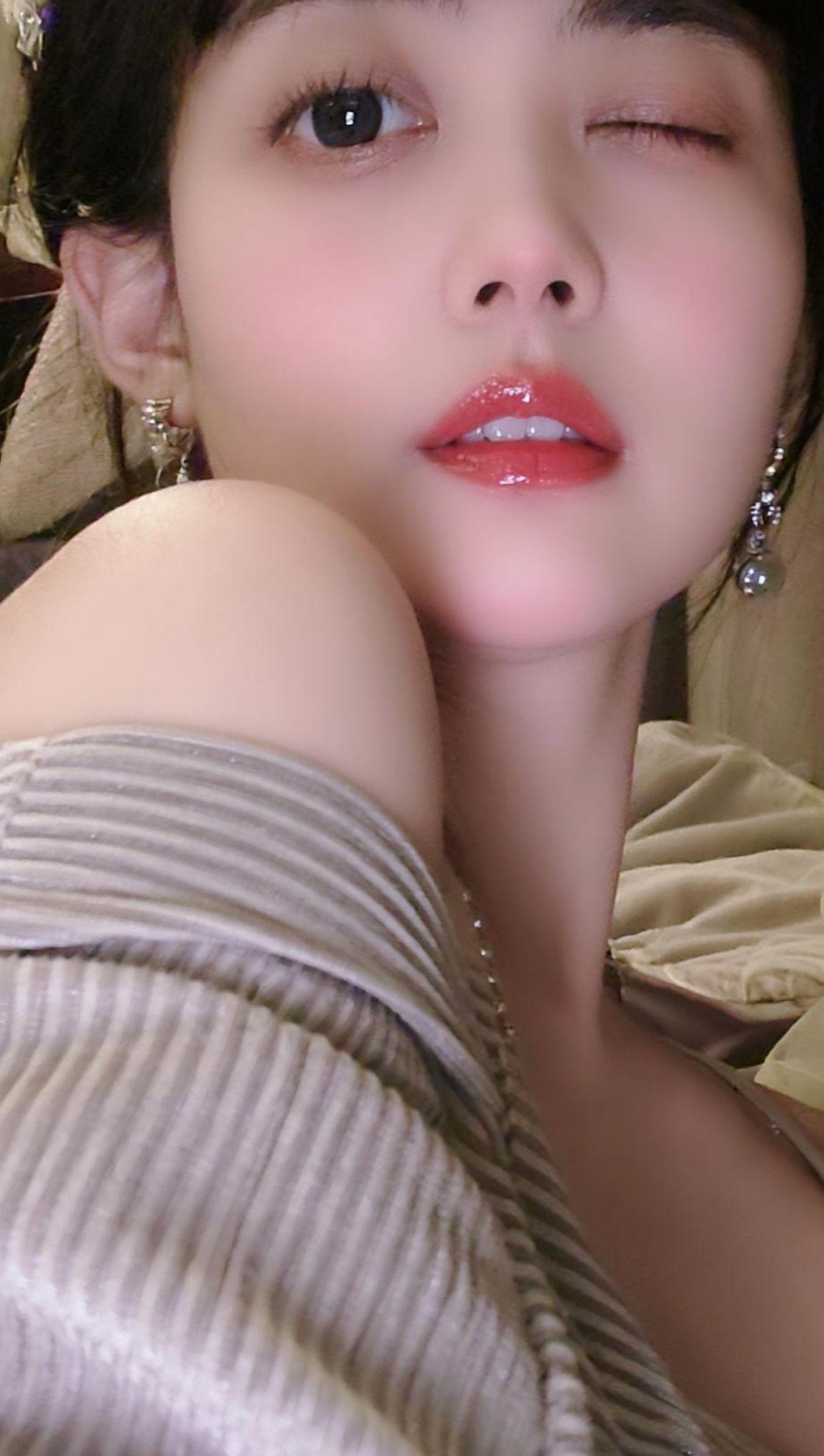 AI慵懒露肩写真