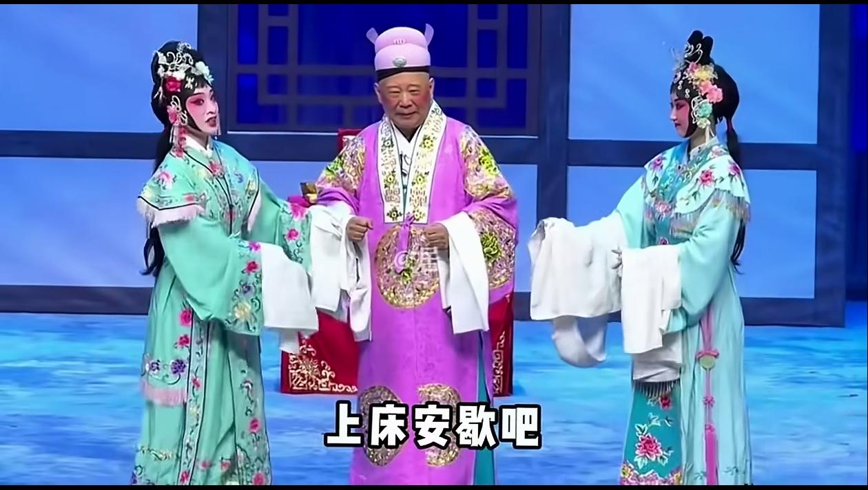郭德纲飘了
搞了个京剧专场，里面黄段子频出
还改了红歌，一味调侃
说实话，郭德纲