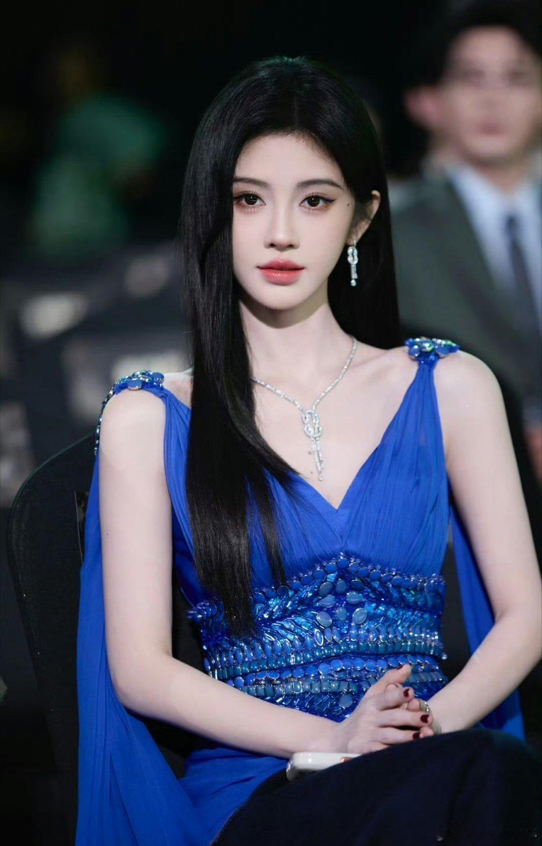 鞠婧祎捂肚工作少关注你女神私生活，咱不立那种人设期待女神即将播出的月鳞绮纪 