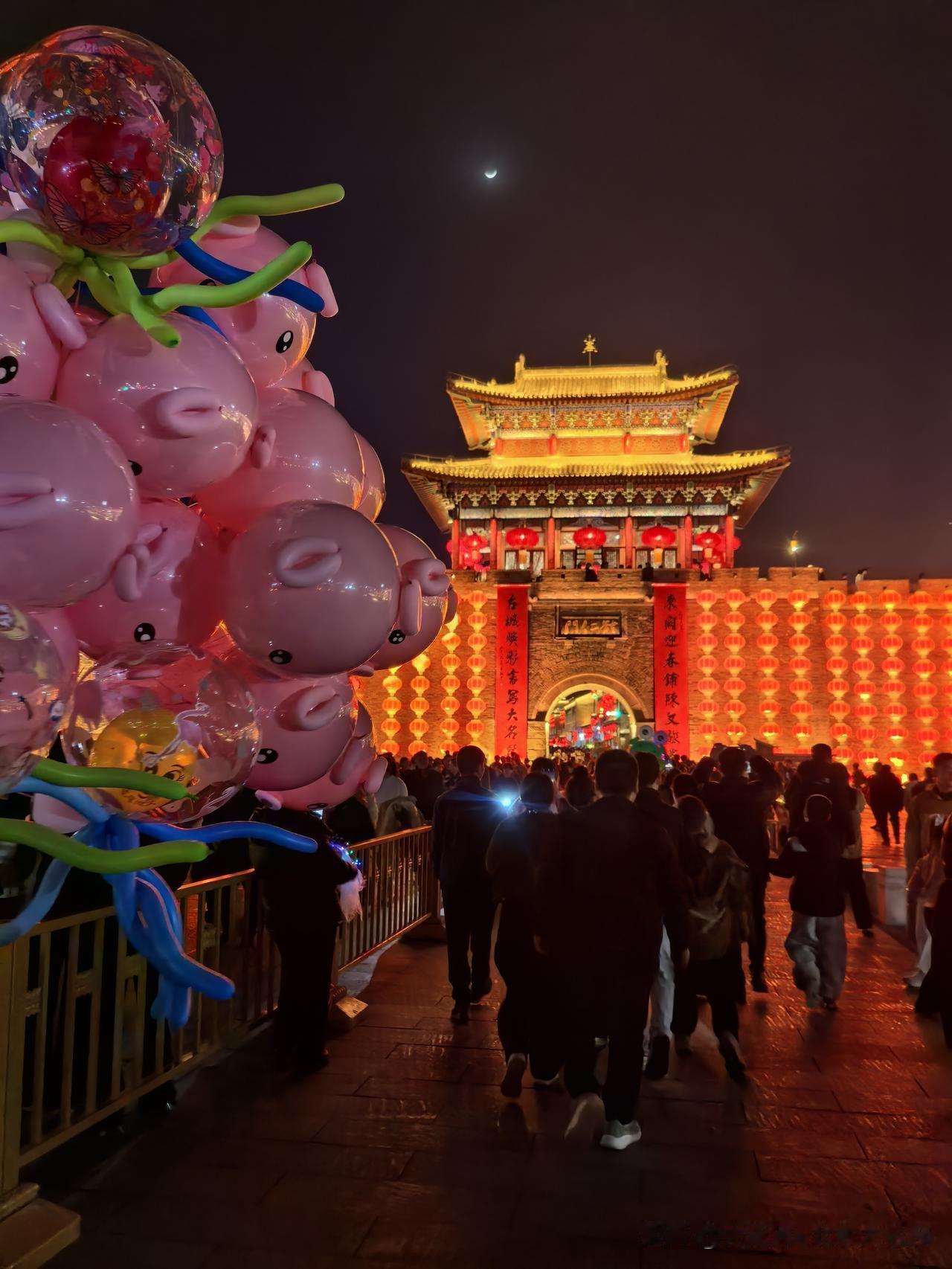 这个春节，大名凭借高速口的“马哒哒”随手礼、免费停车场以及免费景点，树立起良好口
