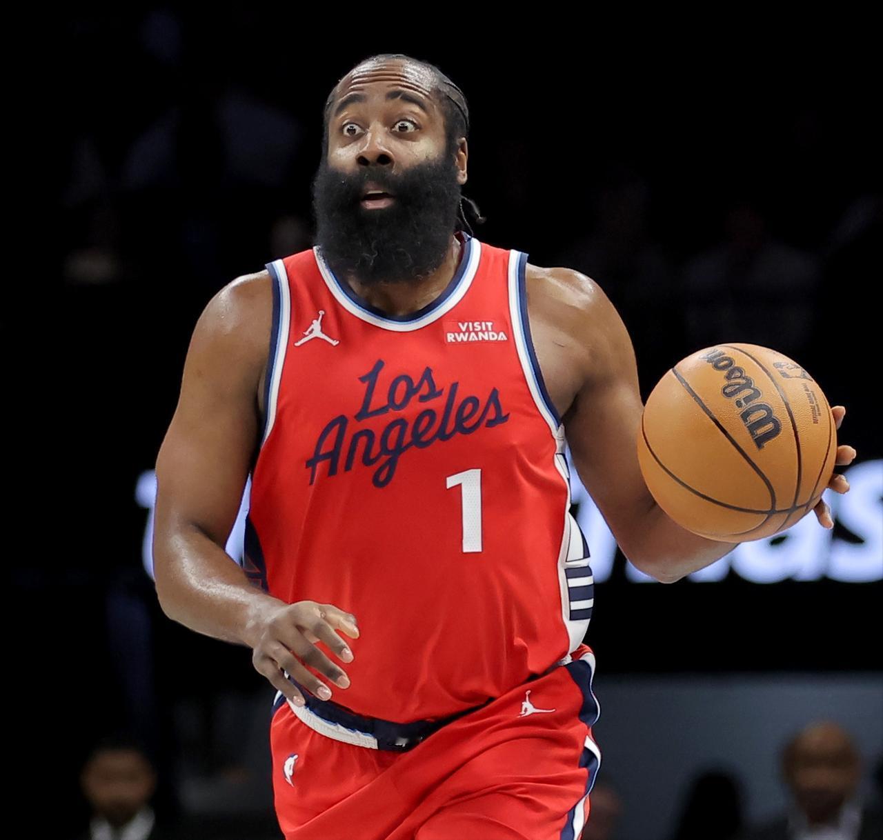 快船对哈登的做法太离谱了：
哈登下赛季薪资：4231.7万美元
保障金额：133