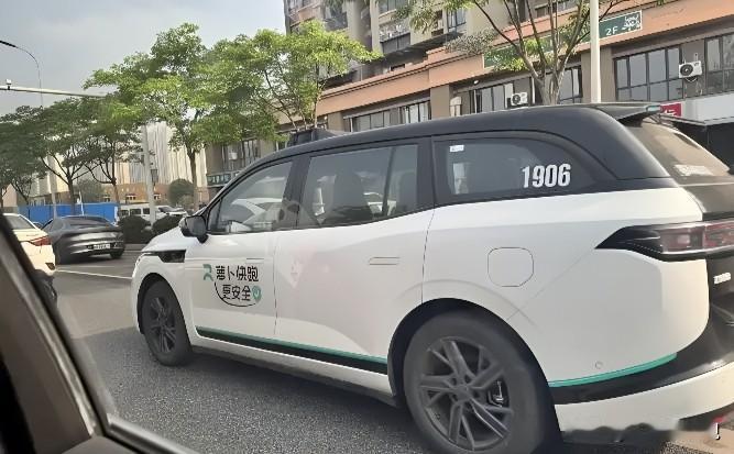 消失接近五个月的武汉萝卜快跑，无声复出，事故结论未披露！

武汉的“萝卜快跑”是