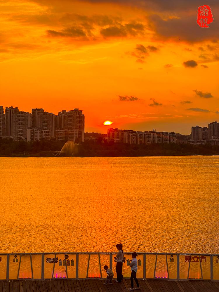 时隔一周，再次来到遂宁，傍晚时分打卡了遂宁的城市新地标 ——遂宁摩天轮，也被叫做