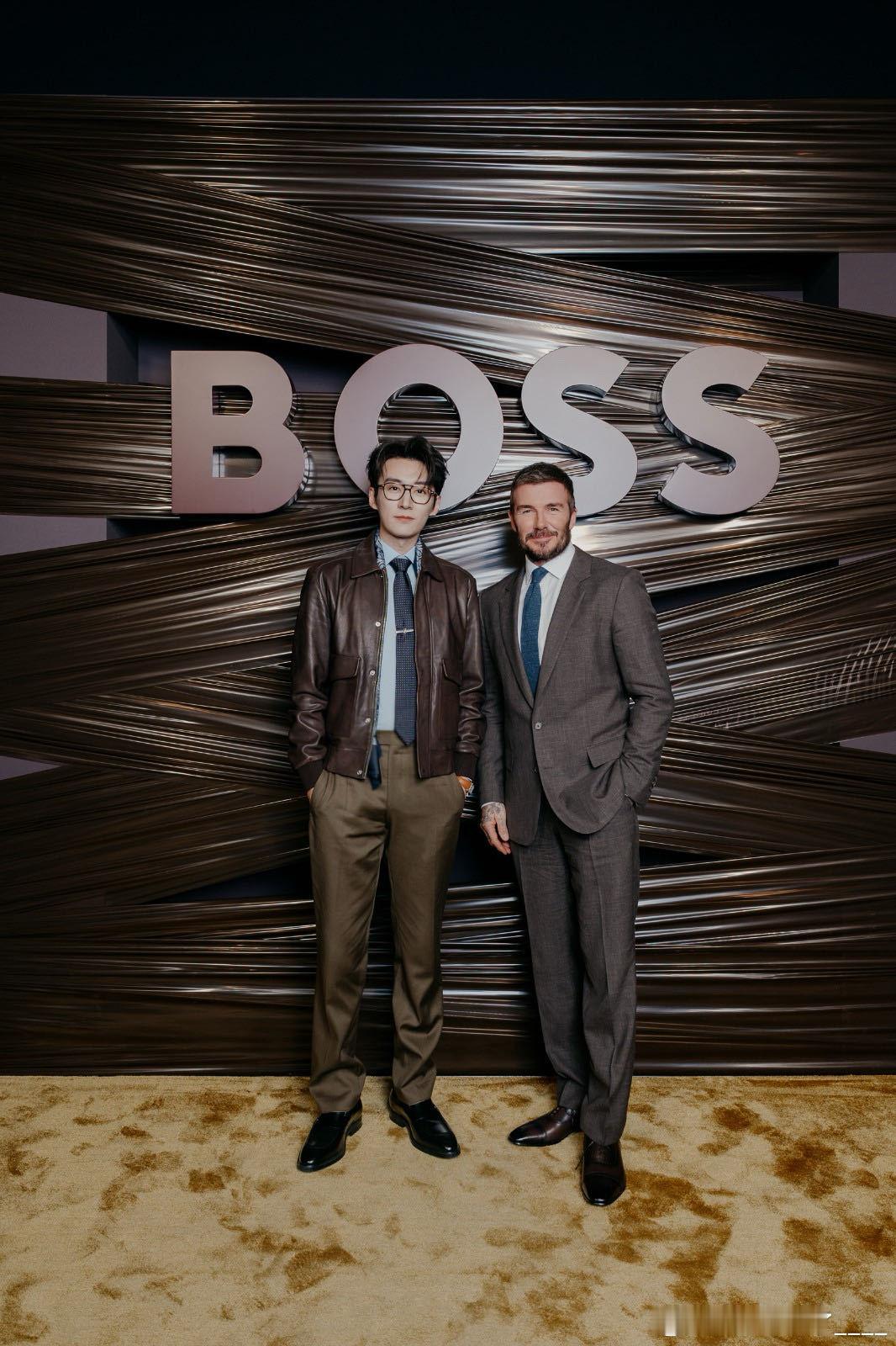 刘学义贝克汉姆合照刘学义真的太可爱，九宫格强迫症犯得恰到好处，边走边编辑微博拍风