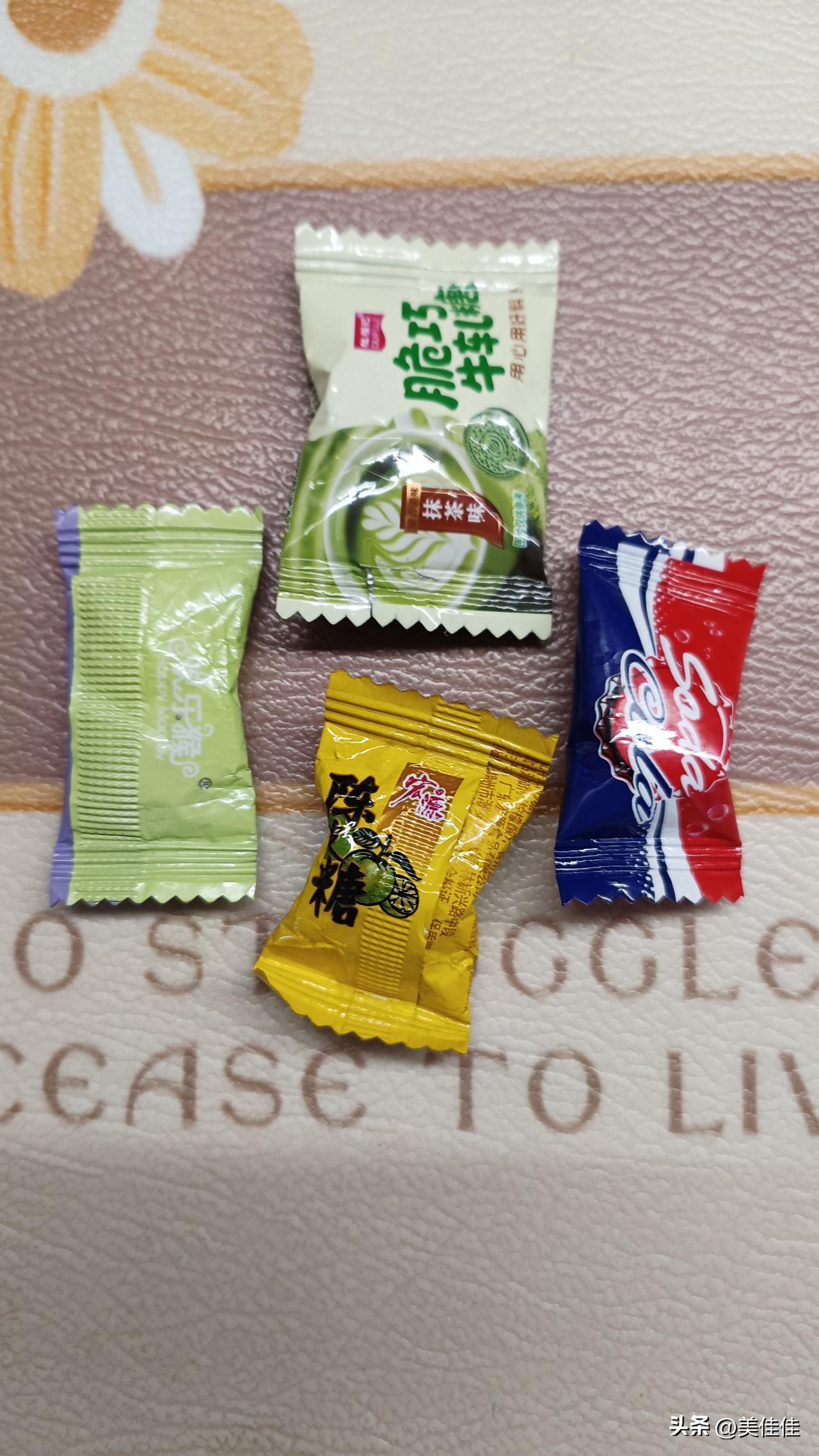 儿子每天带回来一颗糖，是不是有问题？该不该拷问？
 
我家这娃刚上初一，打小女生