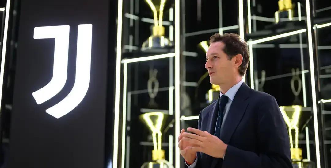 尤文昨晚发的不是年终奖，而是一份“投名状”。
 
埃尔坎站在博物馆里讲话，背后是