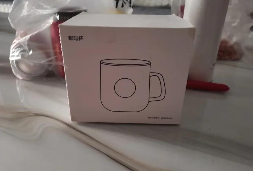 依旧会选择华为!
今天到华为维修中心询问手机镜头屏碎裂的问题，工作人员热情的端水