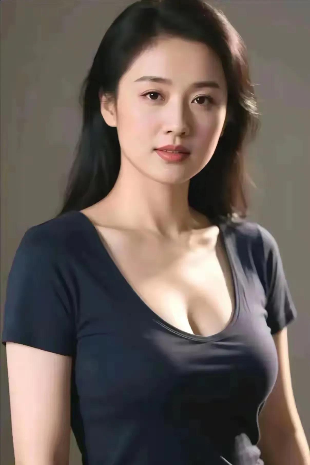 月华如练，美人如画。