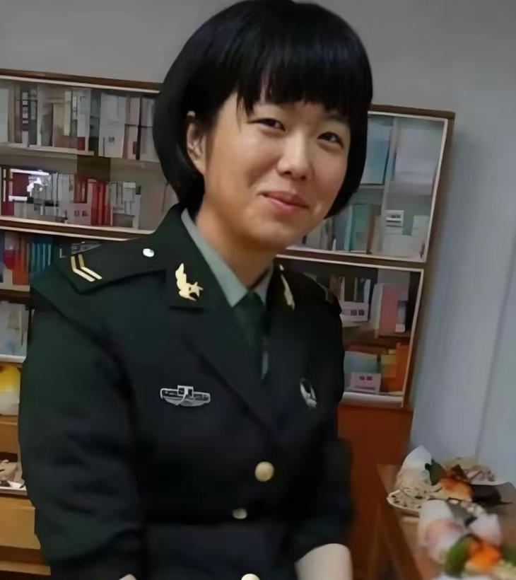 2019年，云南退伍女兵唐雪被醉汉持刀砸门，挥刀自卫致对方死亡，以故意杀人罪关了