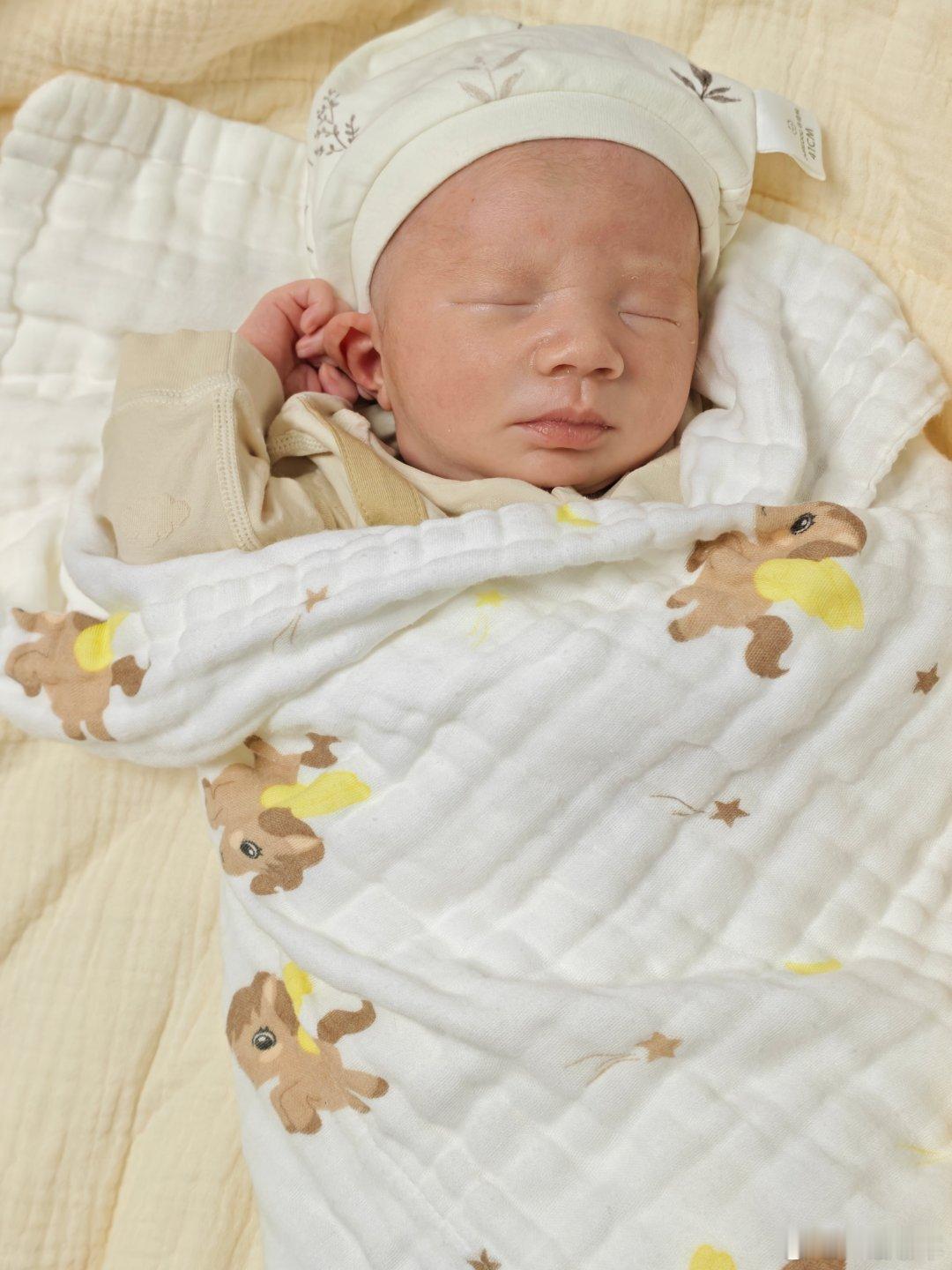 小小田给各位叔叔姨姨们问好了 感谢前段时间大家的加油跟祝福特别感谢几个网友，有儿