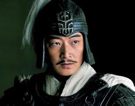245年，东吴丞相陆逊退休养老，孙权闲的没事，多次下旨训斥其“无能”，不是拿陆逊