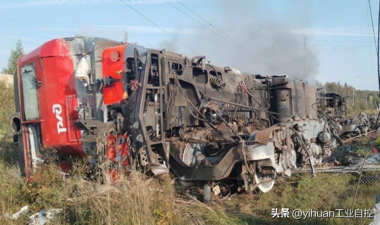 俄列宁格勒州加特契纳市的谢姆里诺车站附近发生恐怖袭击！据悉，乌克兰特工在铁轨上埋