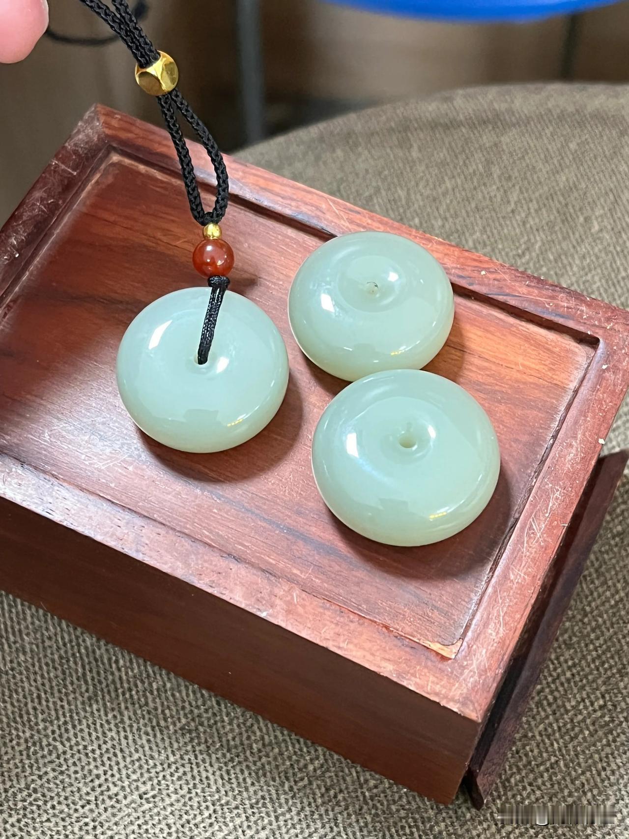 完全过灯无结构的且末蓝平安扣