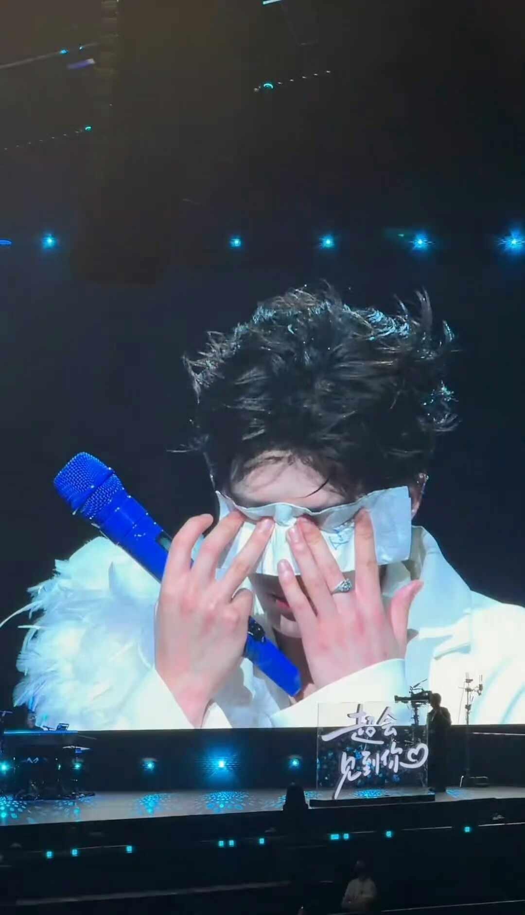 内娱破碎感的神@王安宇buss 偶像的意义是治愈 不哭不哭眼泪是珍珠 只有你是天
