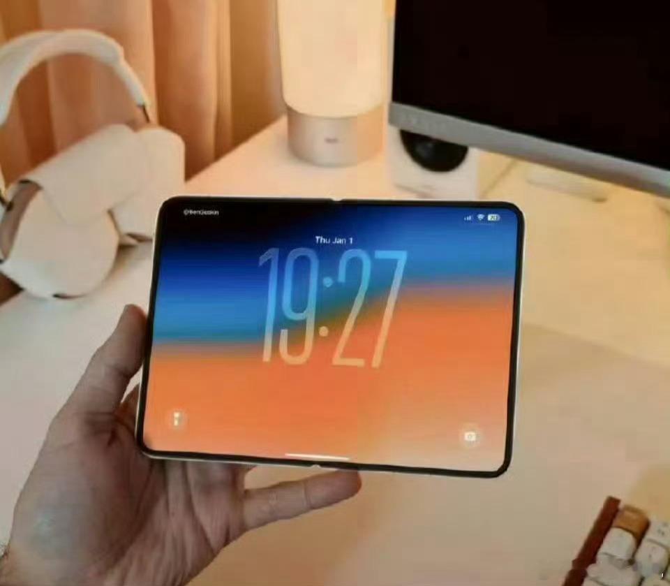 史上最贵iPhone要来了苹果这个热搜真的是，这折叠屏还有好久才发，热搜已经不计
