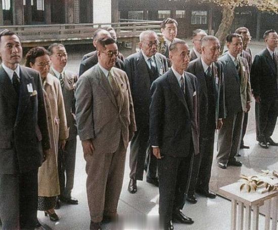 【老照片】1956年4月19日，台湾立法院院長張道藩（前排正中）奉蒋介石之命访问