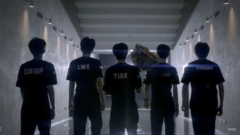 FPX夺冠六周年 最好的19年！凤出东方，凰鸣四海！六年前的今天FPX夺得S9冠