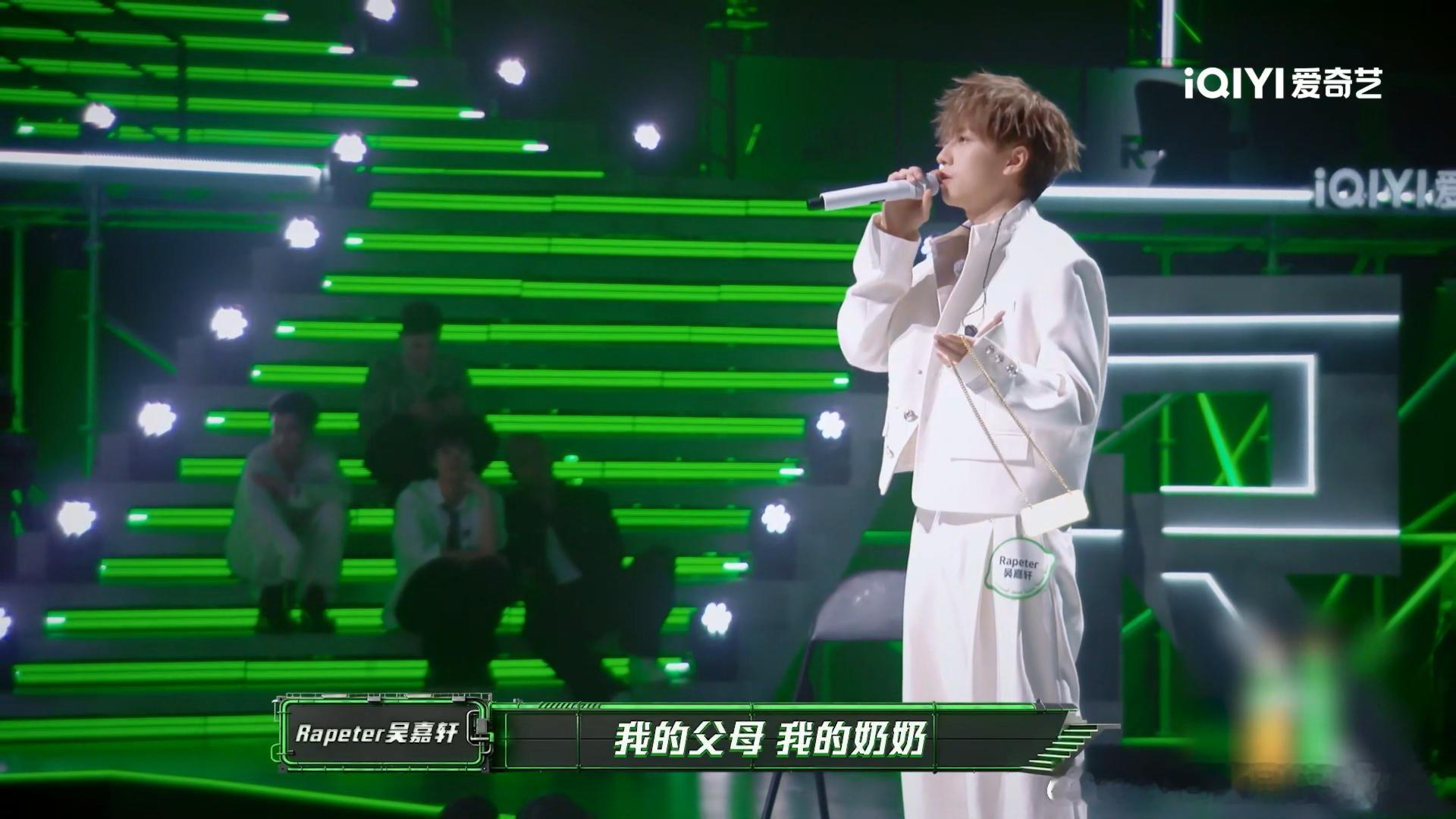 去年没听到的《纽约夜》，今年听到了更戳心的《嘿陈会计》。Rapeter用这个舞台