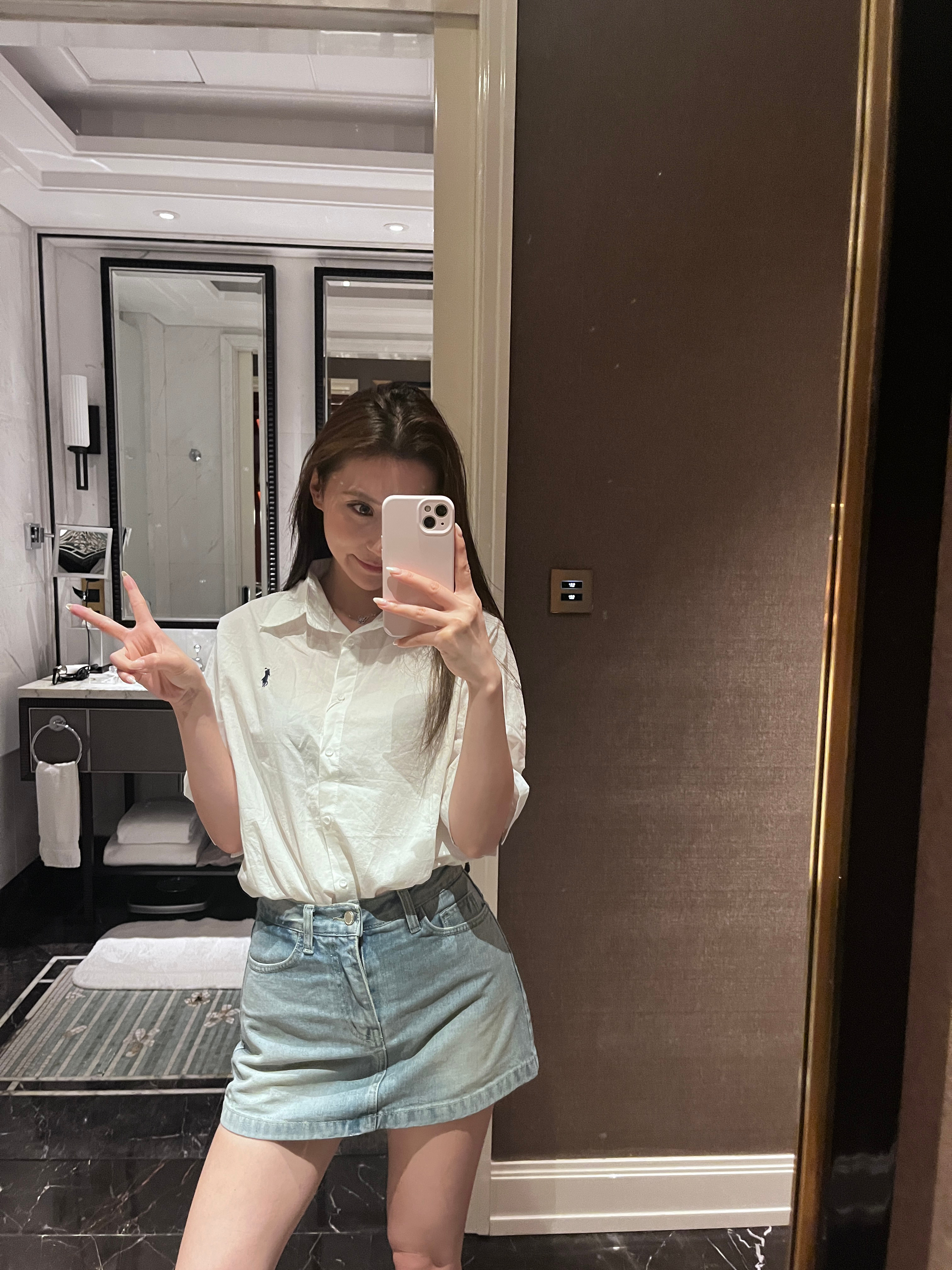 又来了 这两套都好爱啊 我太会买了...牛仔半裙的版型好绝  ​​​